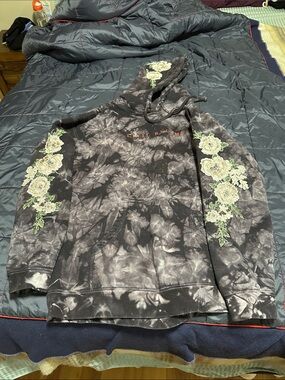 Black Tie-Dye Floral Appliqué Pullover Hoodie